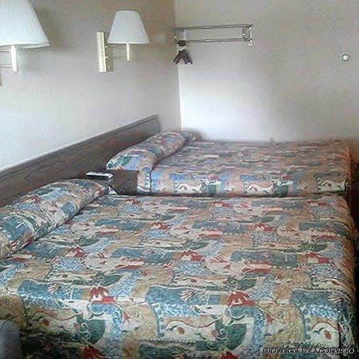Country Manor Motel Watkins Extérieur photo